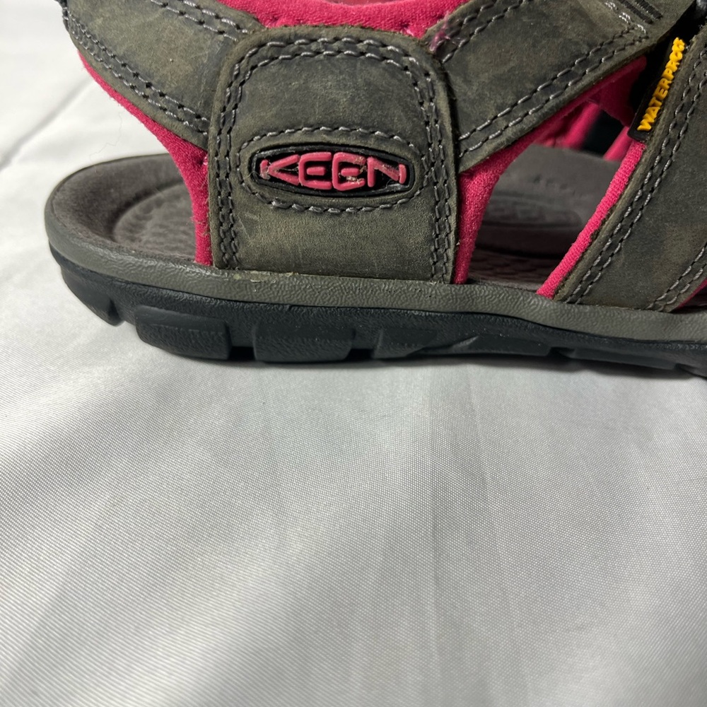 Keen Clearwater CNX Grey & Pink Sandals 6.5 - Picture 12 of 12
